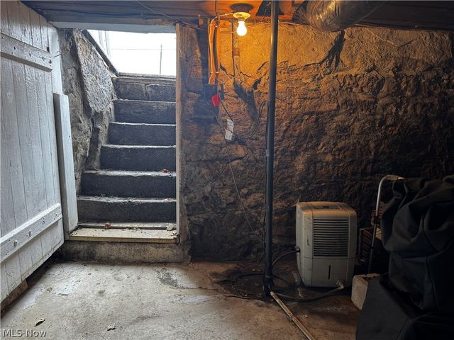 46 S Crawford Street, Millersburg, OH 44654