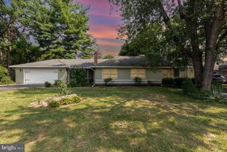 907 W LOUTHER ST, Carlisle, PA 17013
