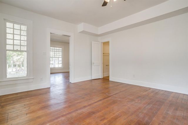 1329 Hurley Avenue, Fort Worth, TX 76104