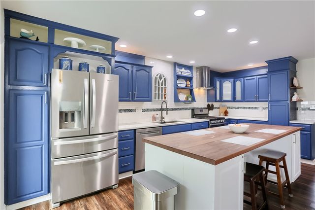 102 Kress View Dr, Oakdale, PA 15071