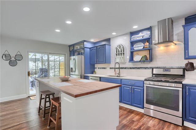 102 Kress View Dr, Oakdale, PA 15071