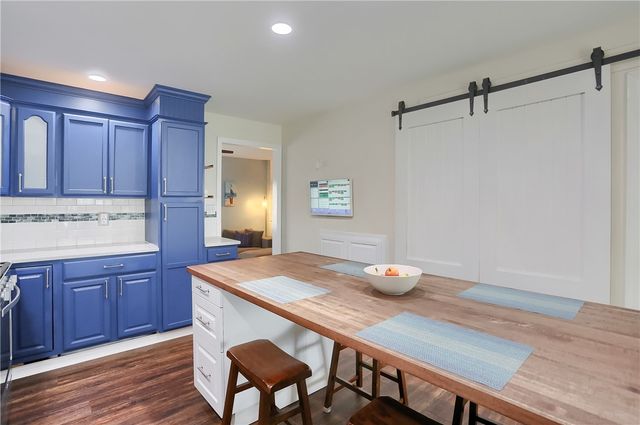 102 Kress View Dr, Oakdale, PA 15071