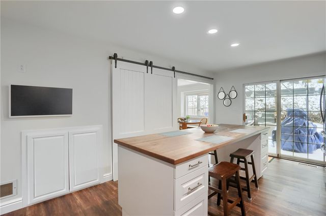 102 Kress View Dr, Oakdale, PA 15071