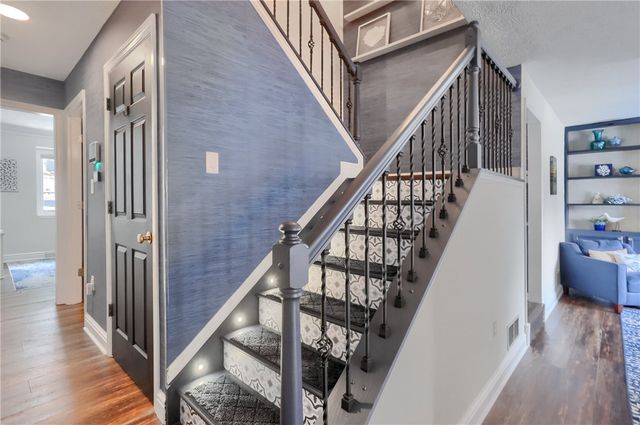 102 Kress View Dr, Oakdale, PA 15071