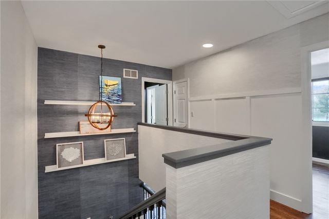 102 Kress View Dr, Oakdale, PA 15071