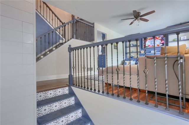 102 Kress View Dr, Oakdale, PA 15071