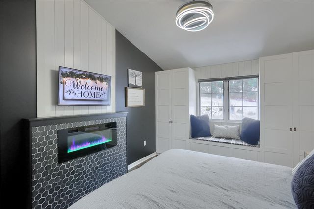 102 Kress View Dr, Oakdale, PA 15071