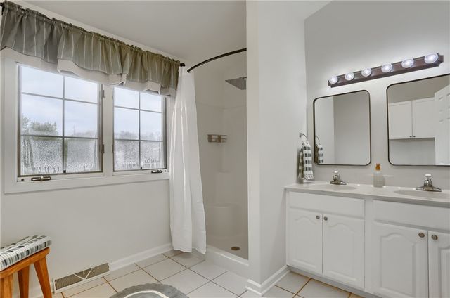 102 Kress View Dr, Oakdale, PA 15071