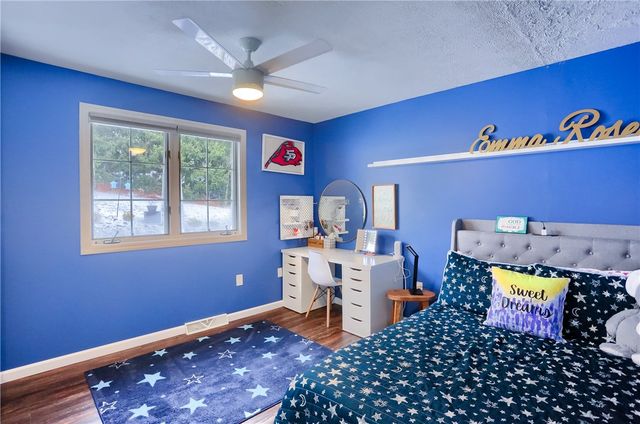 102 Kress View Dr, Oakdale, PA 15071