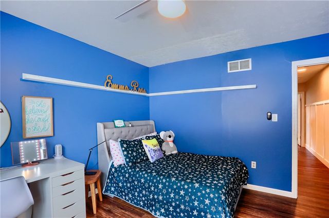 102 Kress View Dr, Oakdale, PA 15071