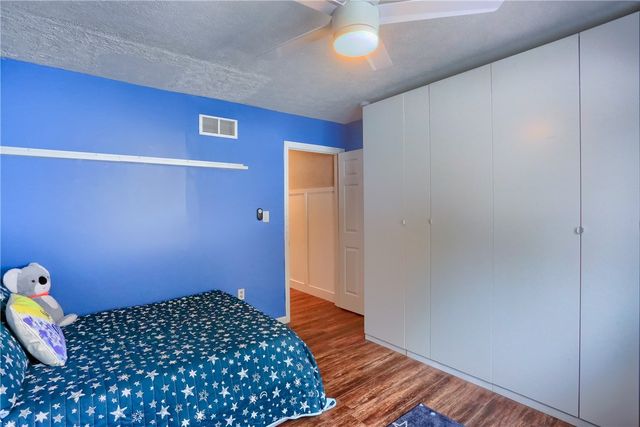 102 Kress View Dr, Oakdale, PA 15071