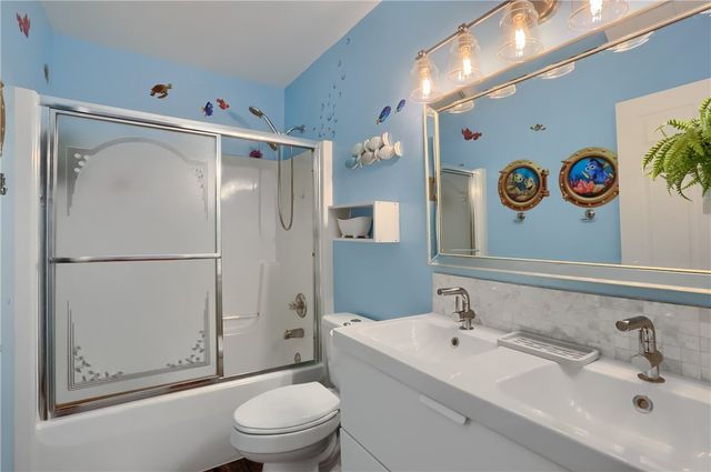 102 Kress View Dr, Oakdale, PA 15071