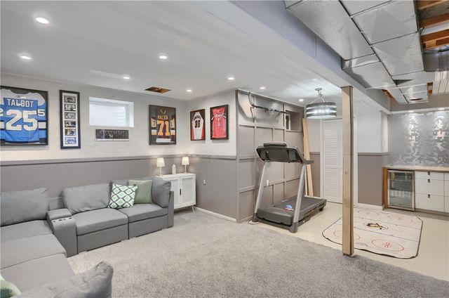 102 Kress View Dr, Oakdale, PA 15071