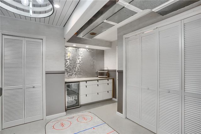 102 Kress View Dr, Oakdale, PA 15071