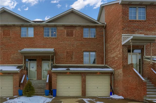 102 Kress View Dr, Oakdale, PA 15071