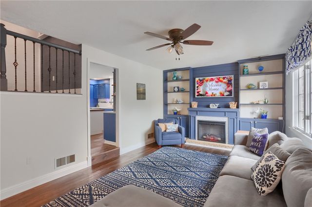 102 Kress View Dr, Oakdale, PA 15071