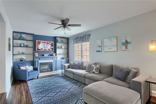 102 Kress View Dr, Oakdale, PA 15071