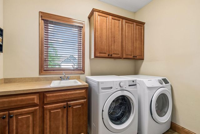 8595 Moraine Drive, Shakopee, MN 55379