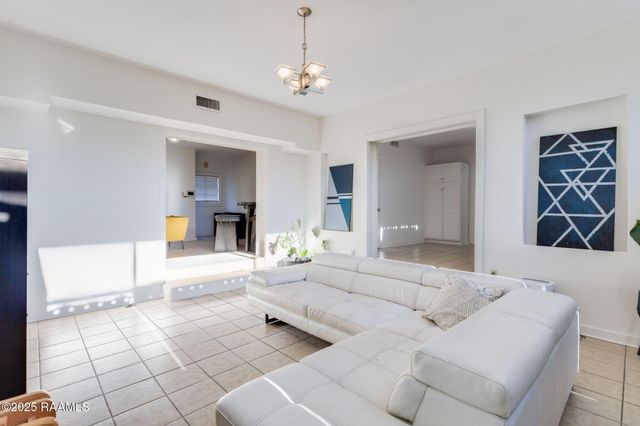 305 Henry Street, New Iberia, LA 70563