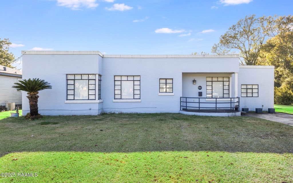 305 Henry Street, New Iberia, LA 70563