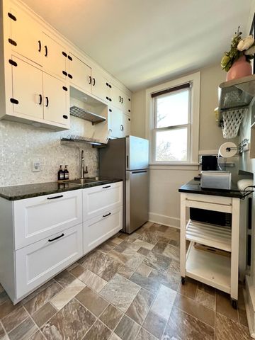 993 Fairmount Avenue, Saint Paul, MN 55105