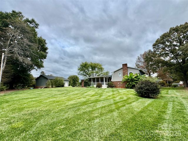 158 W Meadowview Drive, Statesville, NC 28625