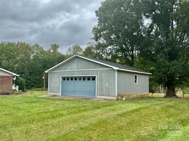 158 W Meadowview Drive, Statesville, NC 28625