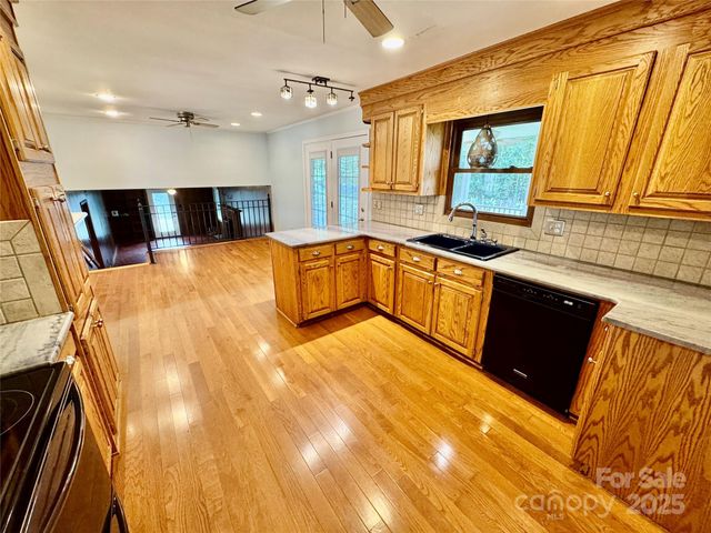 158 W Meadowview Drive, Statesville, NC 28625