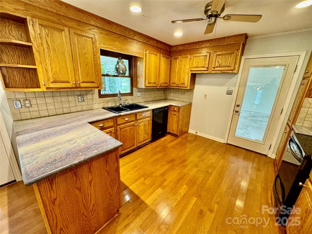 158 W Meadowview Drive, Statesville, NC 28625