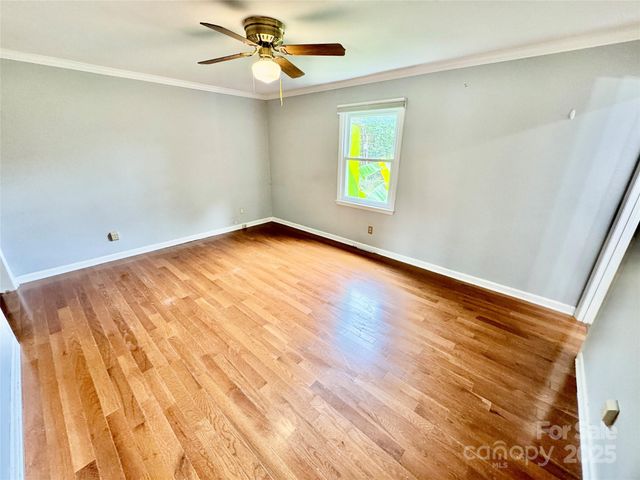 158 W Meadowview Drive, Statesville, NC 28625