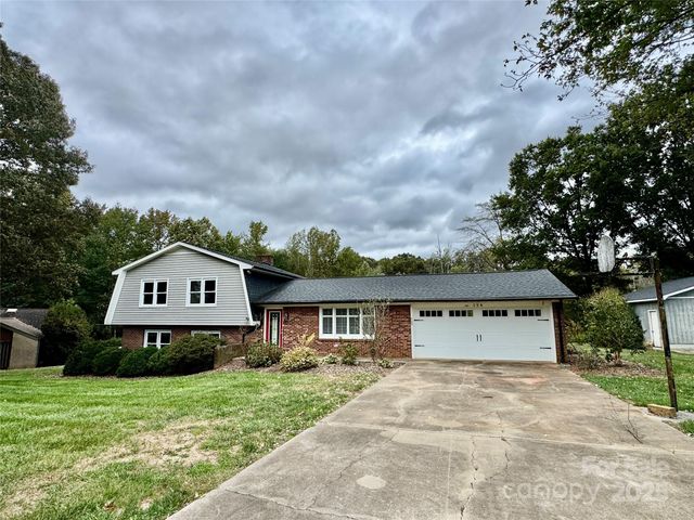 158 W Meadowview Drive, Statesville, NC 28625