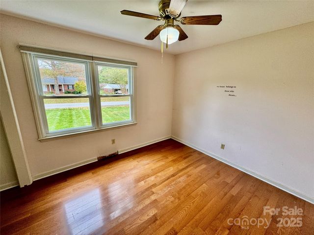 158 W Meadowview Drive, Statesville, NC 28625