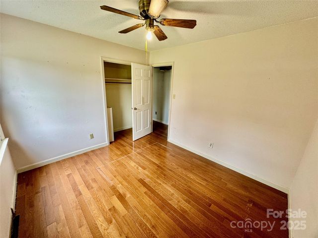 158 W Meadowview Drive, Statesville, NC 28625