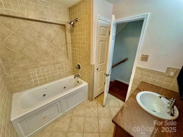 158 W Meadowview Drive, Statesville, NC 28625