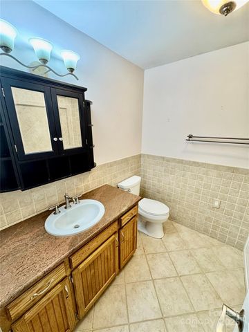 158 W Meadowview Drive, Statesville, NC 28625