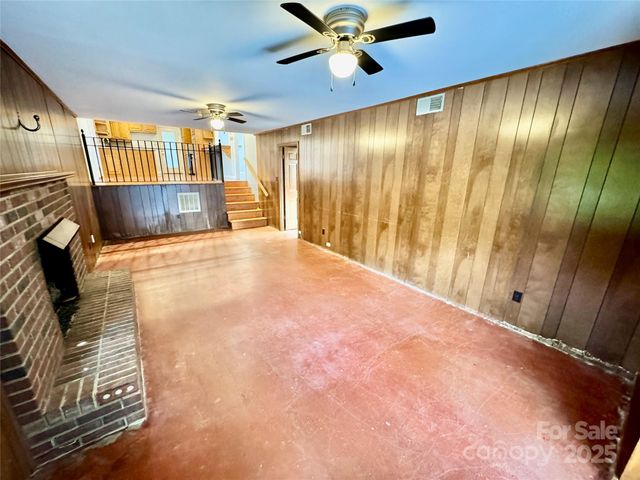 158 W Meadowview Drive, Statesville, NC 28625