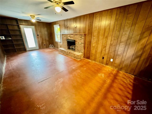 158 W Meadowview Drive, Statesville, NC 28625