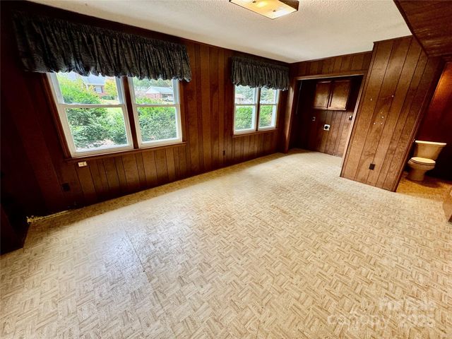 158 W Meadowview Drive, Statesville, NC 28625