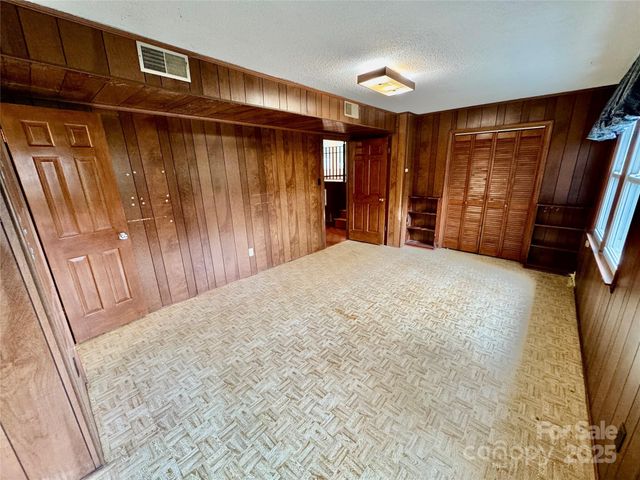 158 W Meadowview Drive, Statesville, NC 28625