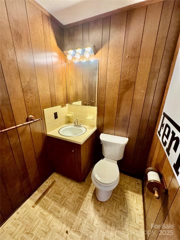 158 W Meadowview Drive, Statesville, NC 28625