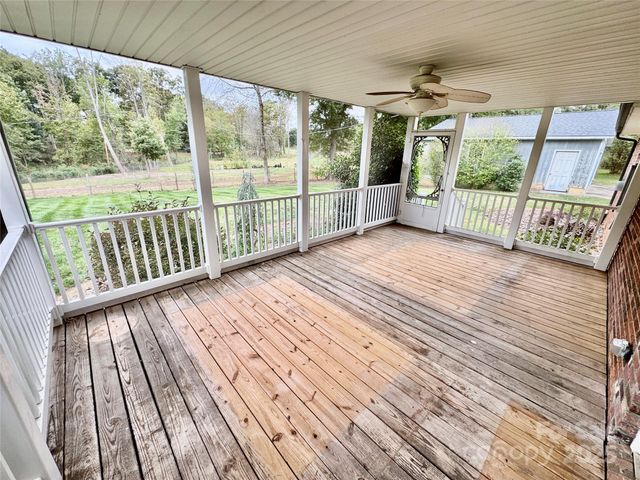 158 W Meadowview Drive, Statesville, NC 28625