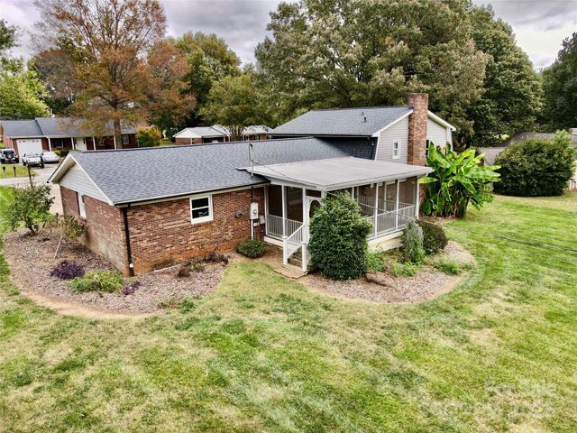 158 W Meadowview Drive, Statesville, NC 28625