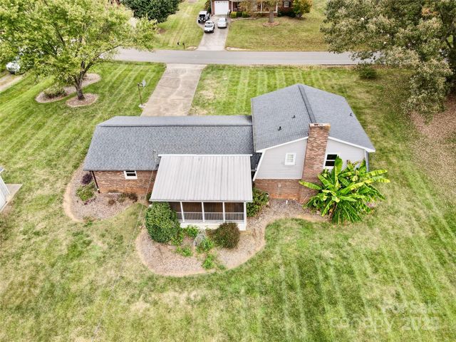 158 W Meadowview Drive, Statesville, NC 28625