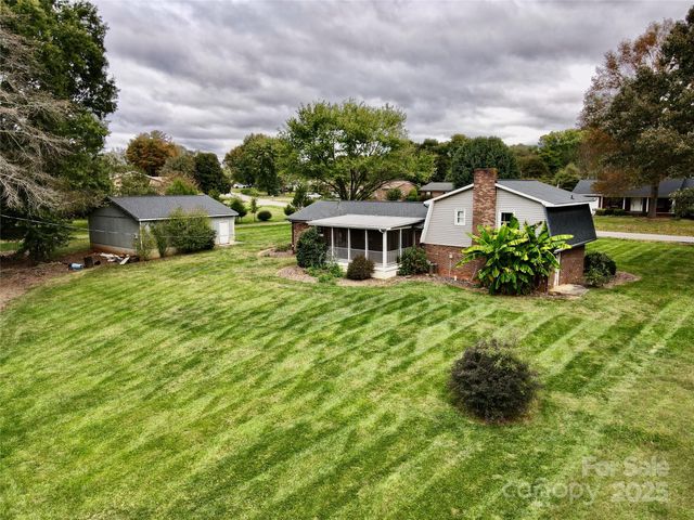 158 W Meadowview Drive, Statesville, NC 28625