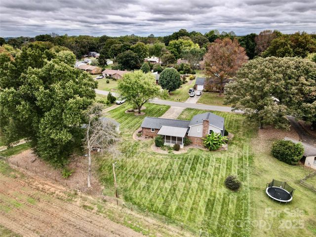 158 W Meadowview Drive, Statesville, NC 28625