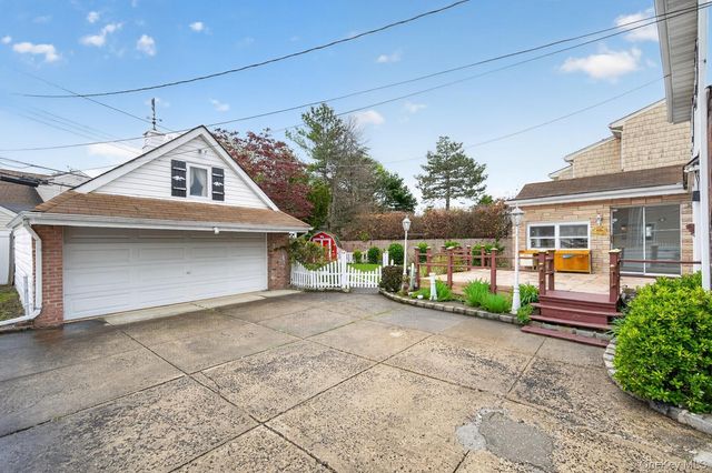 66 Aberdeen Road, New Hyde Park, NY 11040