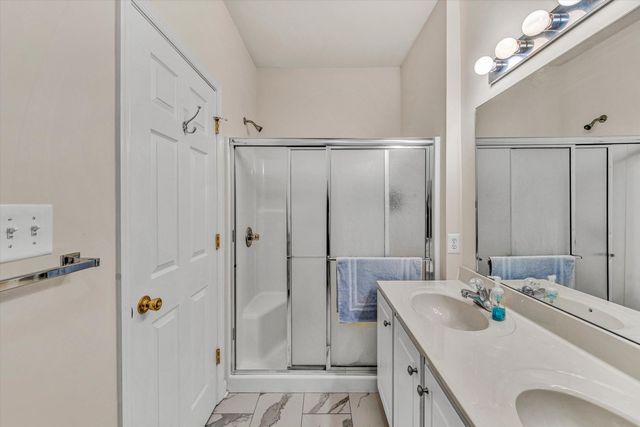 1055 Mariners Way Apt 13, Huddleston, VA 24104