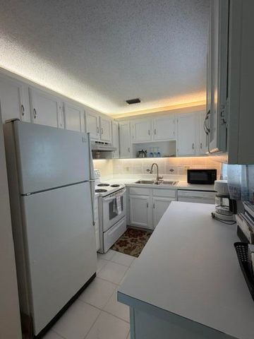 16 Vista Palm Lane 105, Vero Beach, FL 32962