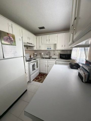 16 Vista Palm Lane 105, Vero Beach, FL 32962