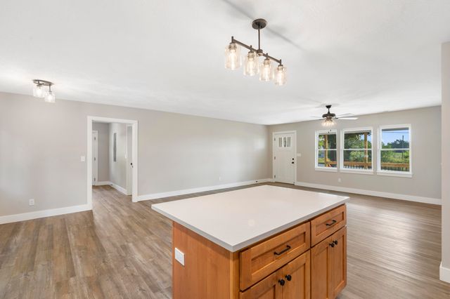 6089 North Farm Road 159, Springfield, MO 65803
